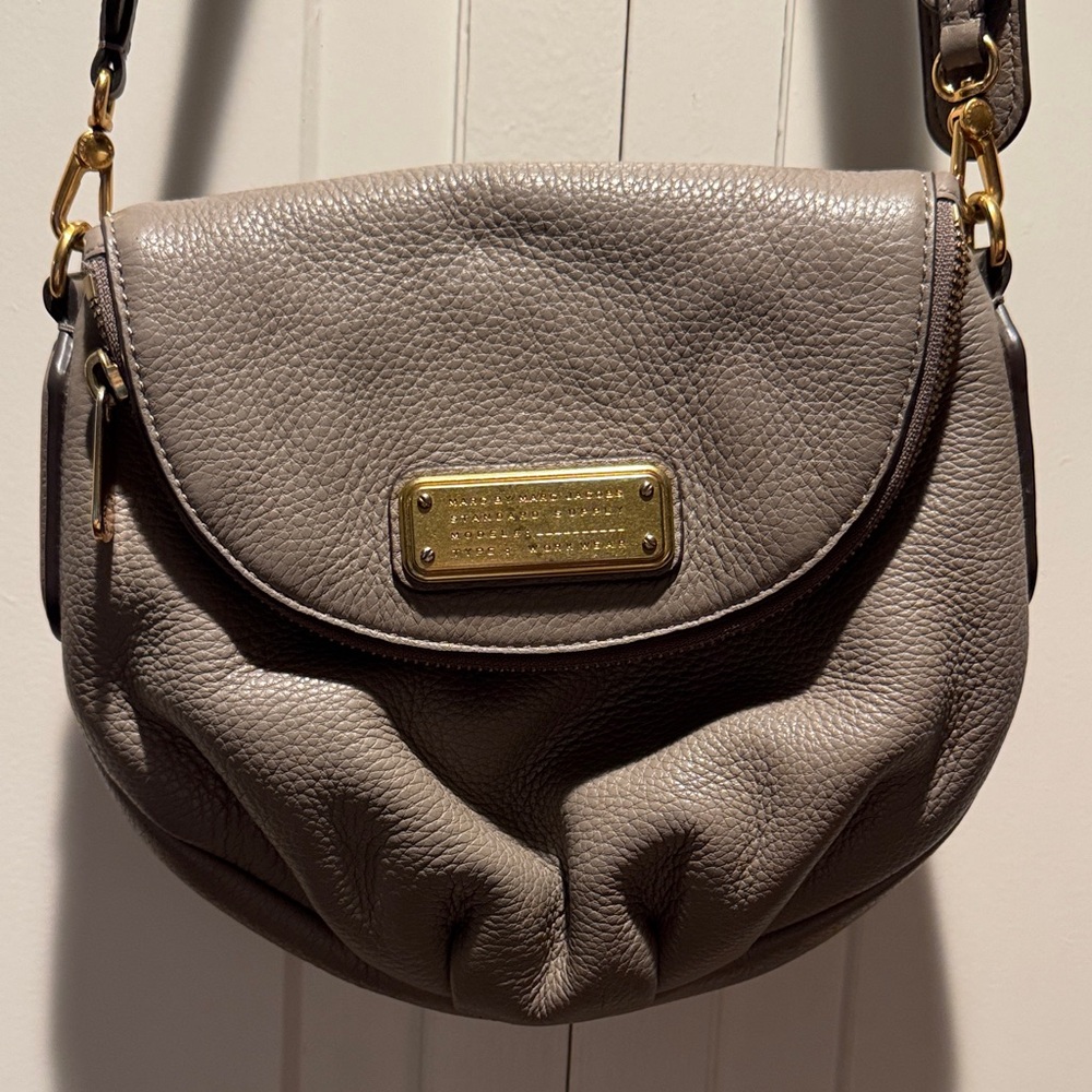Marc Jacobs Class Q  Leather Shoulder Bag in color cement.